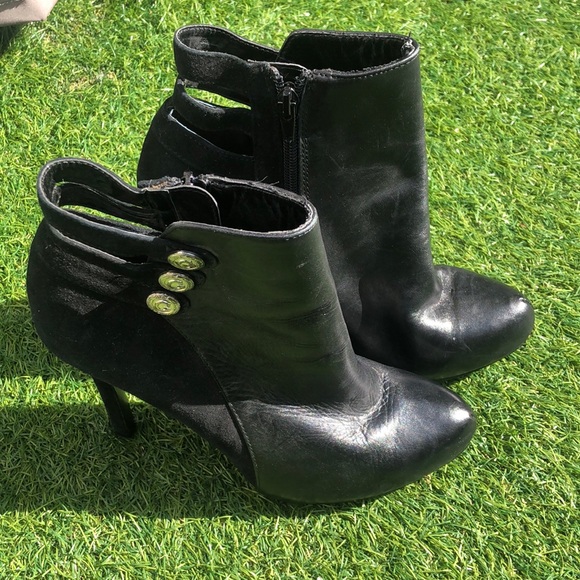 Guess black side button leather booties sz 8.5 - Picture 1 of 12